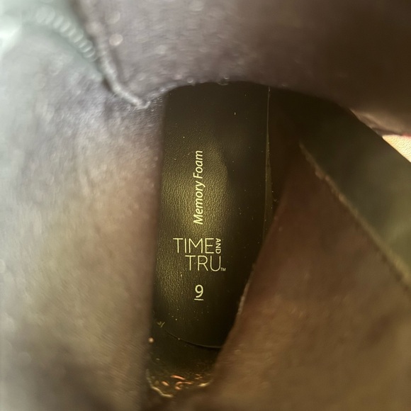 Women’s Time and Tru burgundy faux leather zip & lace up lug boots NWOT Size 9 - Picture 7 of 8